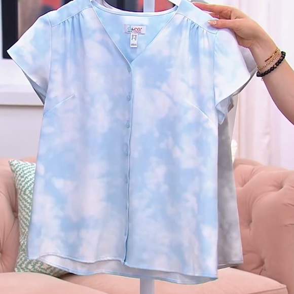 NWT Denim & Co. Printed Button-Front Flutter-Sleeve Blouse, Size M - Picture 3 of 9